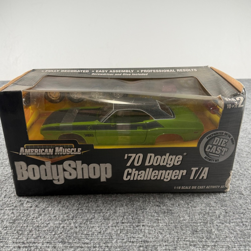 American Muscle 70 Dodge Challenger T/A 1:18 Green Body Shop Activity Set Model
